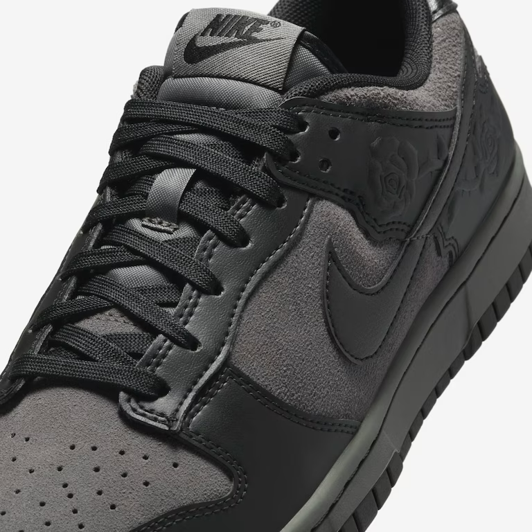 Dunk Low Black Roses