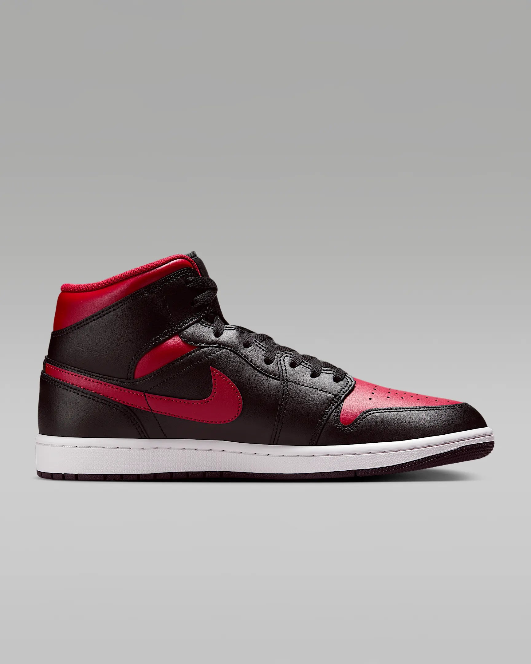 AJ1 Mid (Schwarz/Summit Weiß/Varsity Rot)