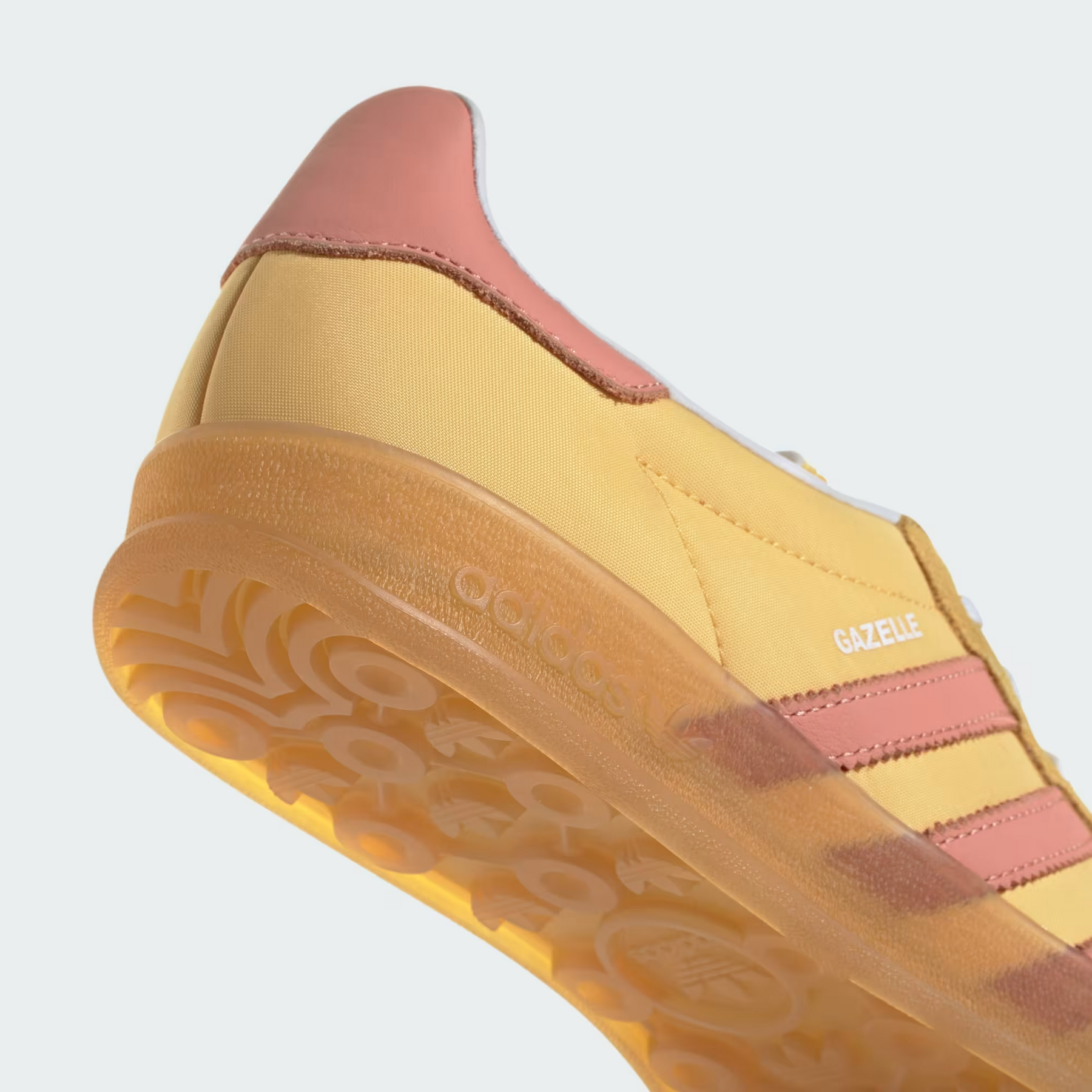 Gazelle Indoor (Semi Spark / Wonder Clay / Cloud White)