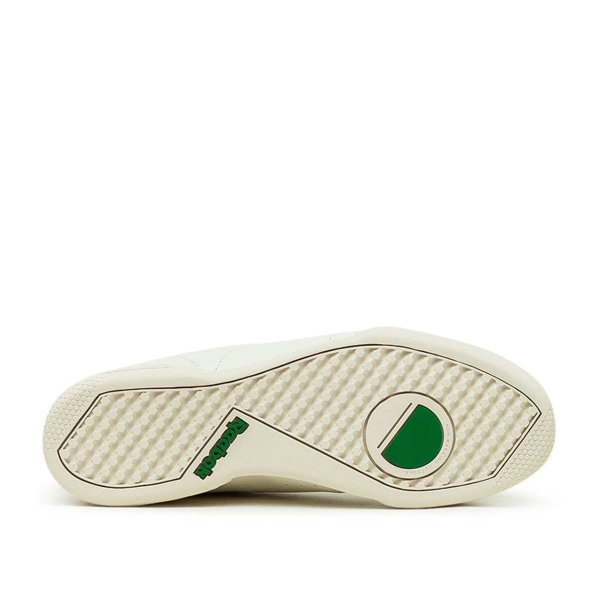 Klassische weiß-grüne Turnschuhe