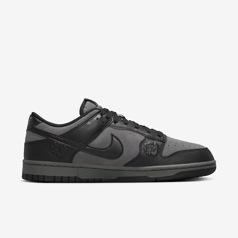 Dunk Low Black Roses
