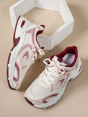 Erhöhte Sneaker mit Keilabsatz