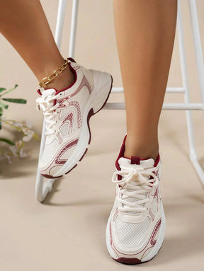 Erhöhte Sneaker mit Keilabsatz