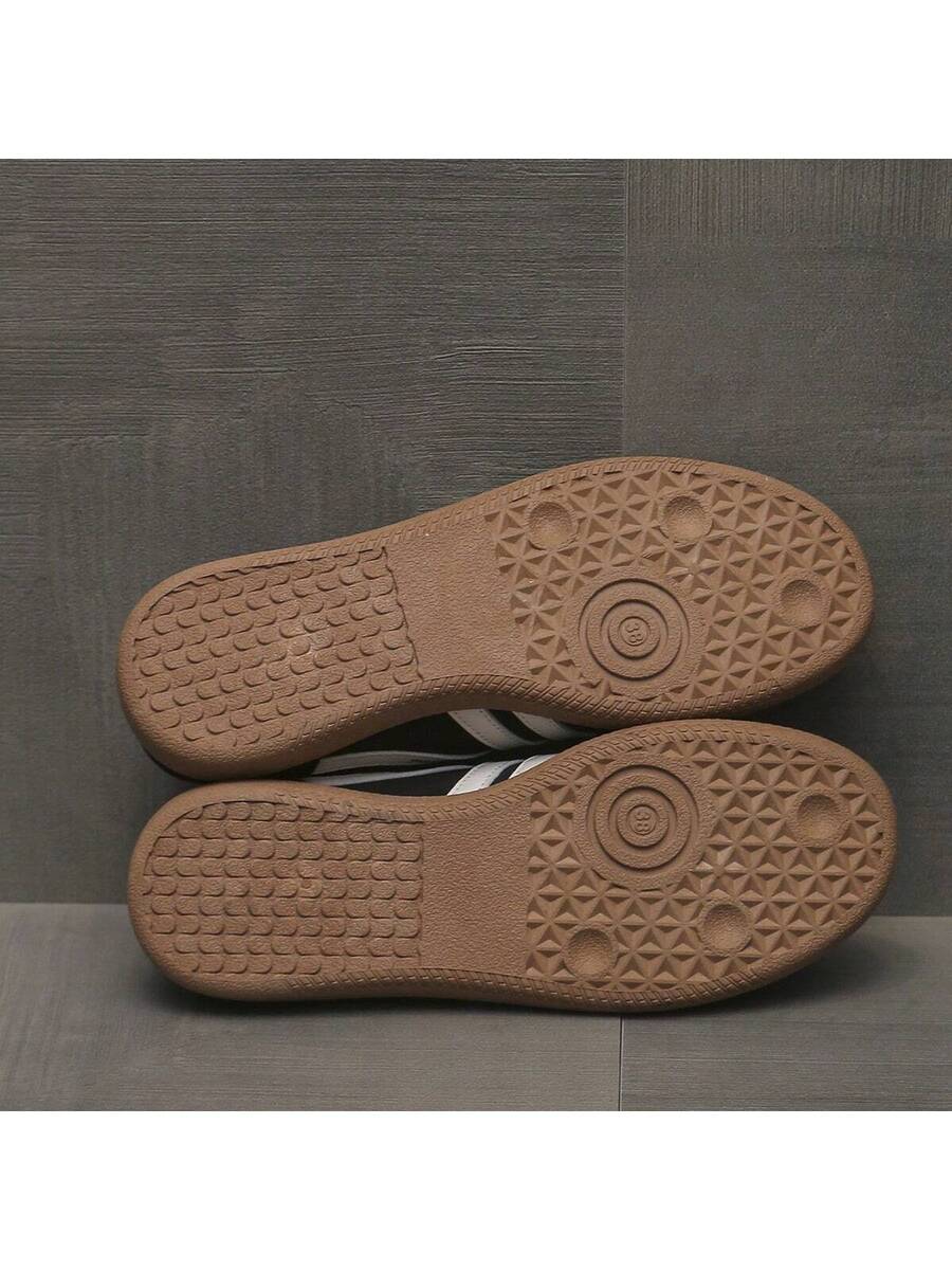 Camden Court Schwarze Gummi-Sneakers