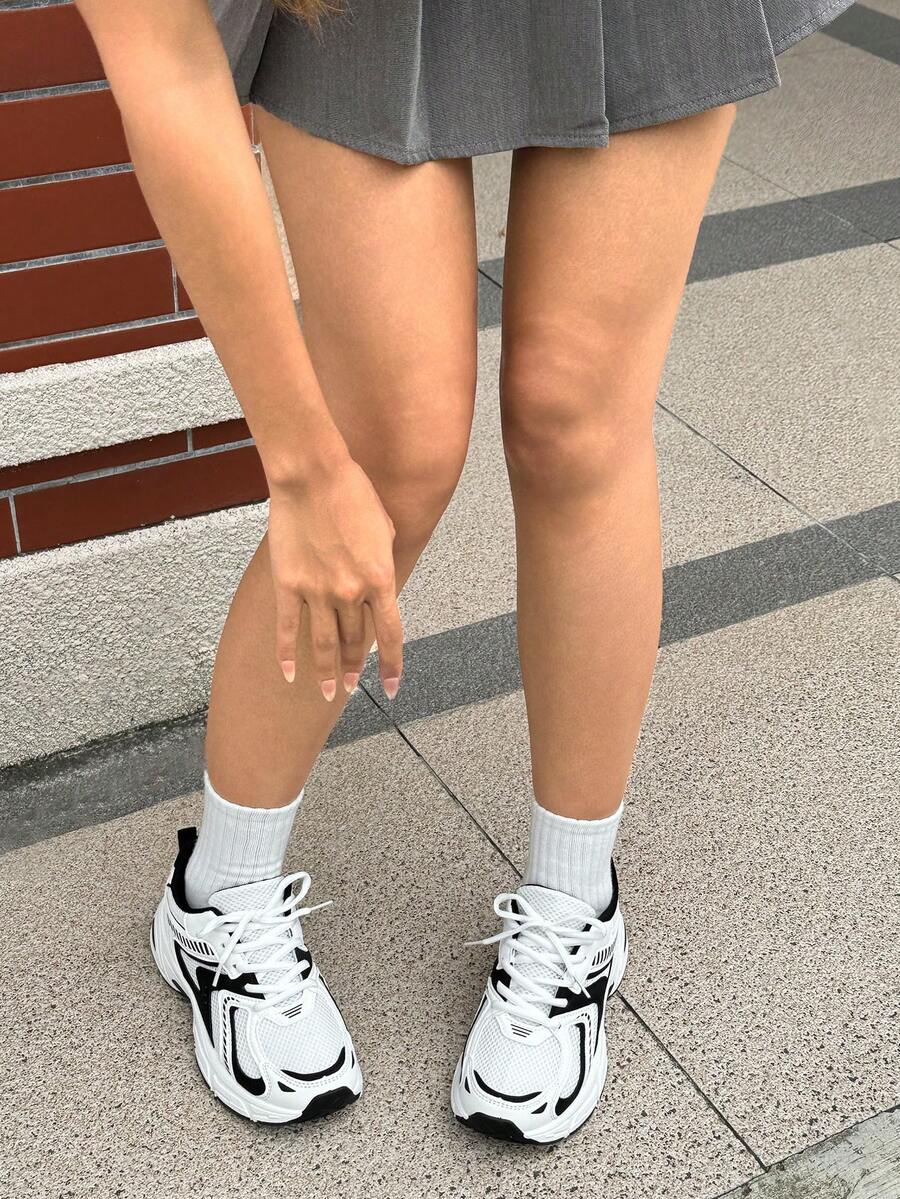 Erhöhte Sneaker mit Keilabsatz