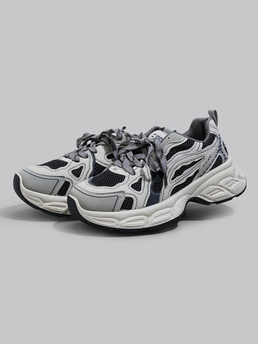 Erhöhte Sneaker mit Keilabsatz