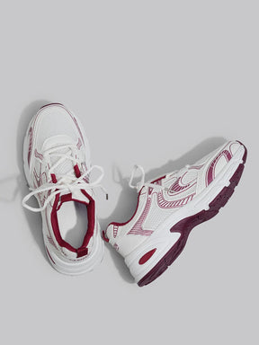 Erhöhte Sneaker mit Keilabsatz