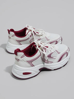 Erhöhte Sneaker mit Keilabsatz