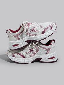 Erhöhte Sneaker mit Keilabsatz