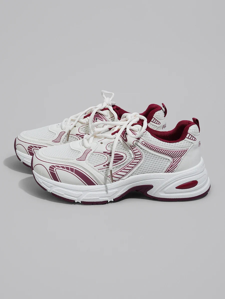 Erhöhte Sneaker mit Keilabsatz