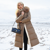 Luxuriöser Winterparka mit Fellkapuze