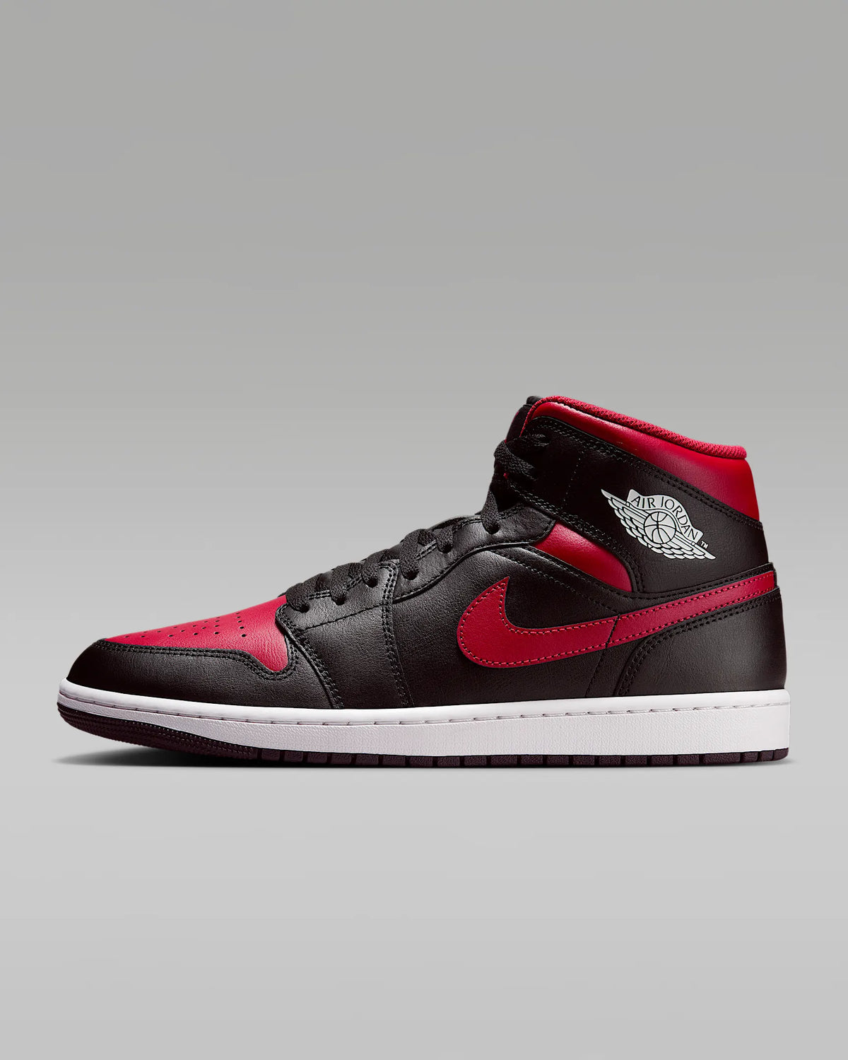 AJ1 Mid (Schwarz/Summit Weiß/Varsity Rot)