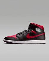 AJ1 Mid (Schwarz/Summit Weiß/Varsity Rot)