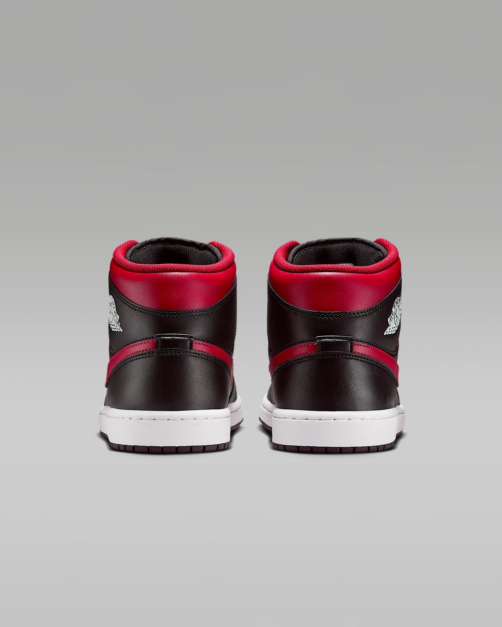 AJ1 Mid (Schwarz/Summit Weiß/Varsity Rot)