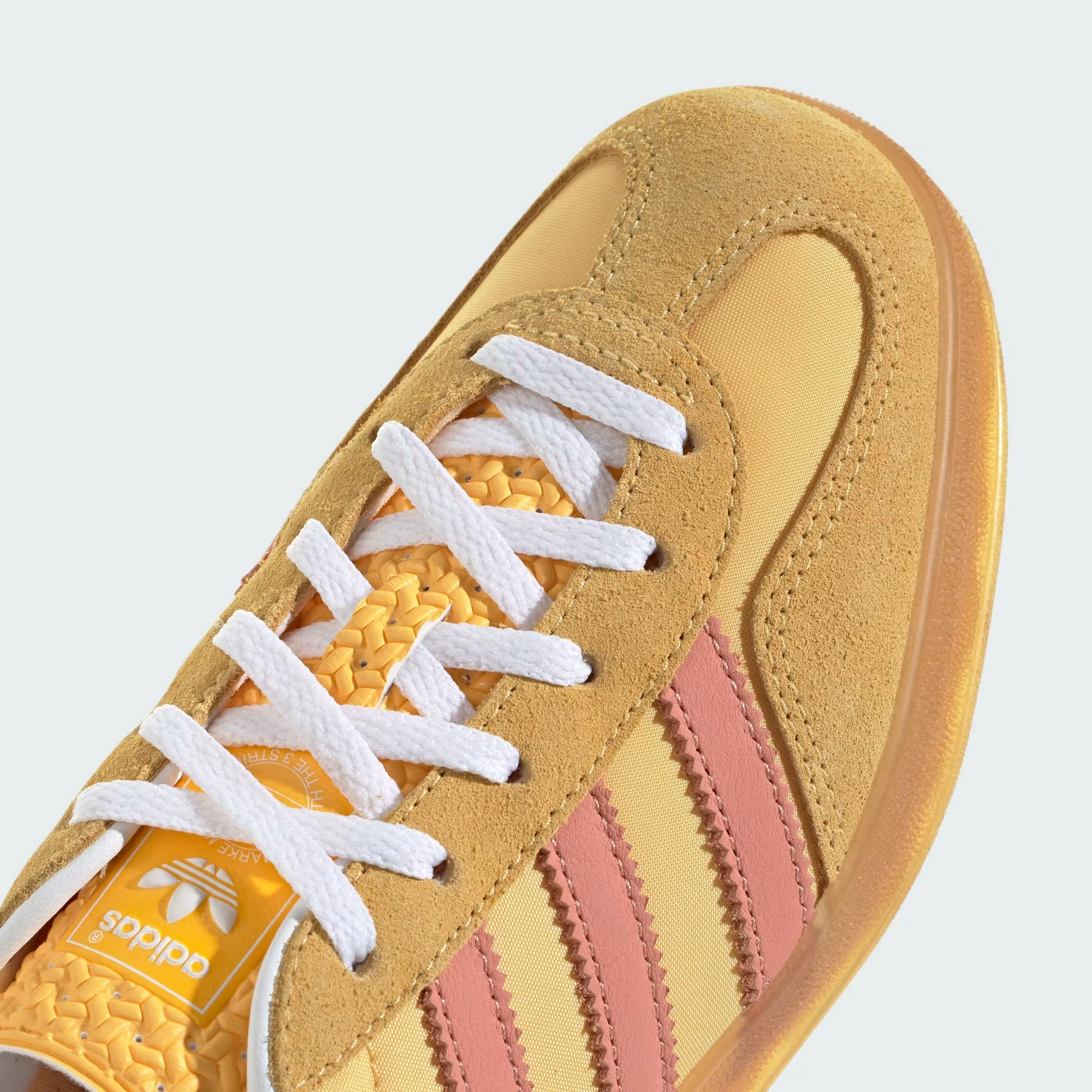 Gazelle Indoor (Semi Spark / Wonder Clay / Cloud White)