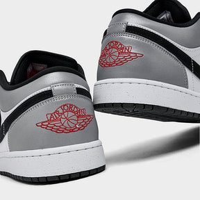 AJ Retro 1 Low SE (Weiß/Feuerrot/Schwarz/Mattsilber)