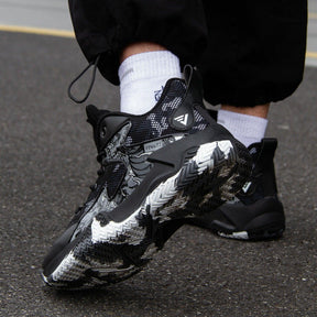 Komplett schwarze Basketball- und Volleyballschuhe - Unisex
