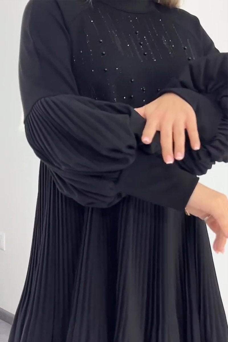 Damenkleid mit Falten